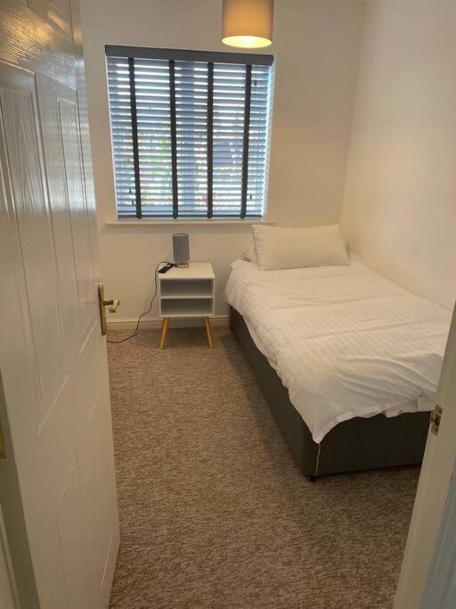 5 Holborn Spacious Home Redhill  Εξωτερικό φωτογραφία