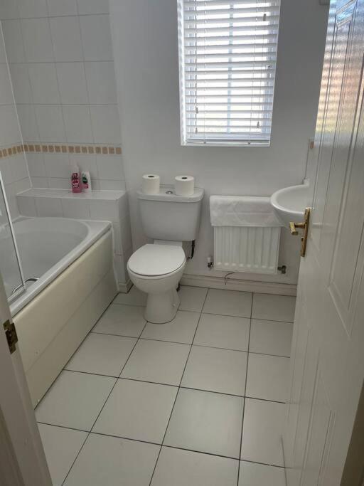 5 Holborn Spacious Home Redhill  Εξωτερικό φωτογραφία